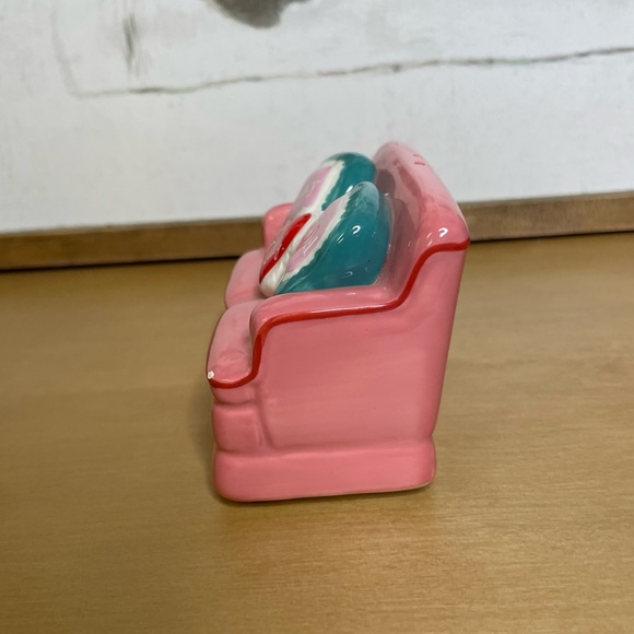 Iconic I Love Lucy Collectible Ceramic Reto-Inspired Couch Salt or Pepper Shaker - Picture 5 of 12